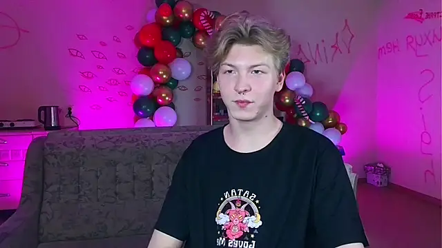 Snapshot of TheMikeSever chatting on December 2024 09:00:02 PM TheMikeSever online show from December 2024 09:00:02 PM