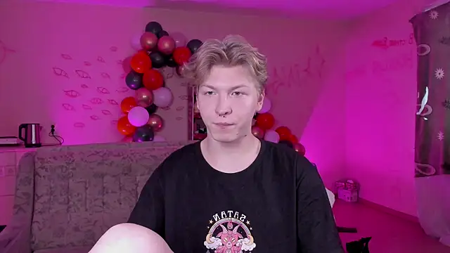 Snapshot of TheMikeSever chatting on January 2025 09:02:01 AM TheMikeSever online show from January 2025 09:02:01 AM