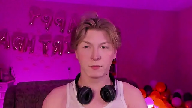 Snapshot of TheMikeSever chatting on February 2025 04:55:01 PM TheMikeSever online show from February 2025 04:55:01 PM