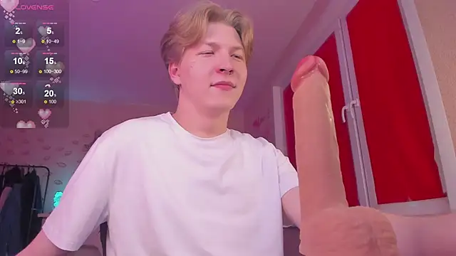 Snapshot of TheMikeSever chatting on September 2025 05:45:02 PM TheMikeSever online show from September 2025 05:45:02 PM