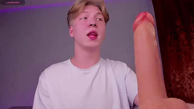 Snapshot of TheMikeSever chatting on October 2025 12:45:02 PM TheMikeSever online show from October 2025 12:45:02 PM