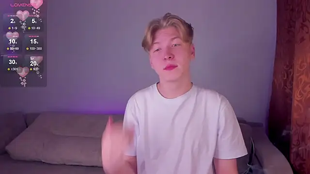 Snapshot of TheMikeSever chatting on October 2025 03:42:02 AM TheMikeSever online show from October 2025 03:42:02 AM