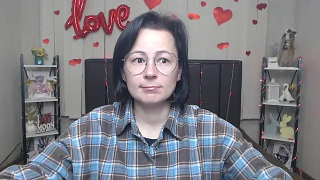 Snapshot of MarieSho chatting on April 2026 06:07:02 AM MarieSho online show from April 2026 06:07:02 AM