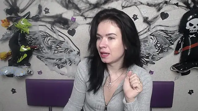 JasmineKouch online show from November 2025 06:20:01 PM