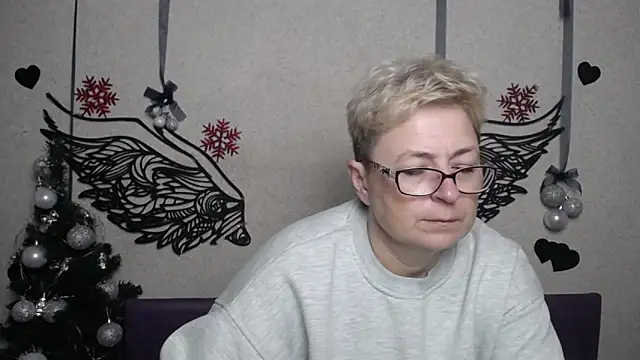 EmiliaGree online show from December 2025 06:04:01 PM