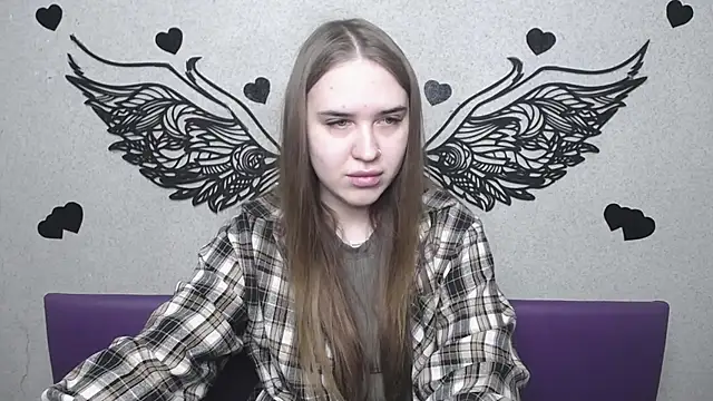 Snapshot of LauraHlot chatting on April 2026 05:43:02 AM LauraHlot online show from April 2026 05:43:02 AM