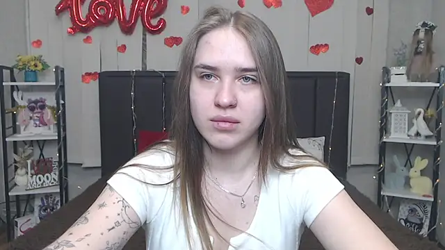 Snapshot of LauraHlot chatting on May 2026 06:20:01 AM LauraHlot online show from May 2026 06:20:01 AM