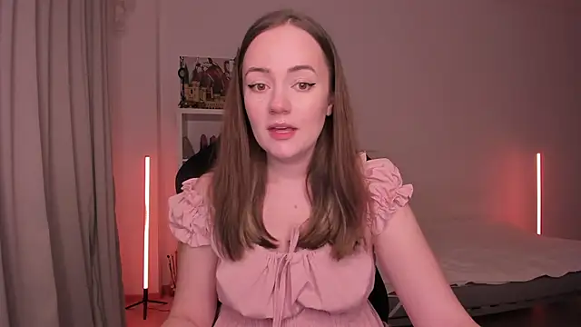 Snapshot of WalkingGirl chatting on February 2025 06:15:02 PM WalkingGirl online show from February 2025 06:15:02 PM