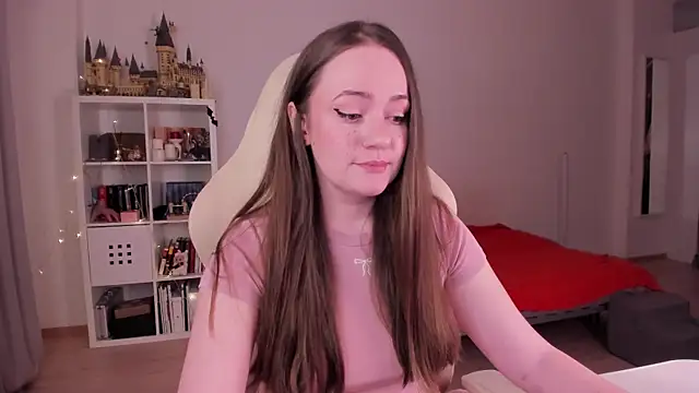 Snapshot of WalkingGirl chatting on September 2025 07:19:02 PM WalkingGirl online show from September 2025 07:19:02 PM