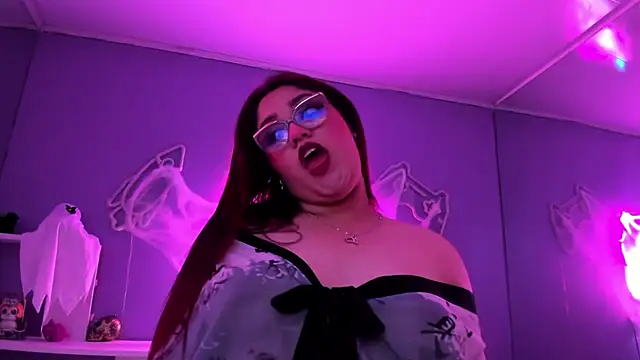 Snapshot of Camiila_Osorio chatting on October 2025 06:26:02 PM Camiila Osorio online show from October 2025 06:26:02 PM