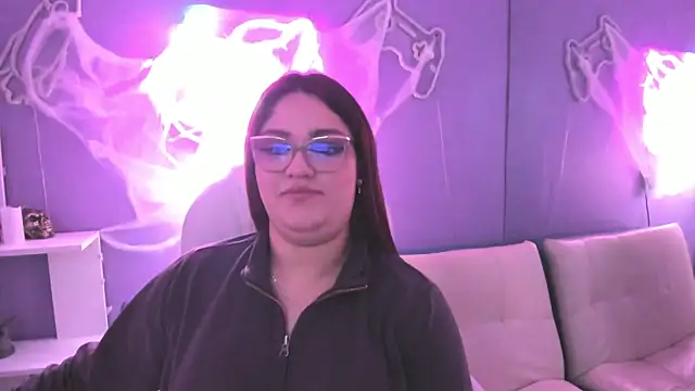 Snapshot of Camiila_Osorio chatting on November 2025 06:09:02 PM Camiila Osorio online show from November 2025 06:09:02 PM