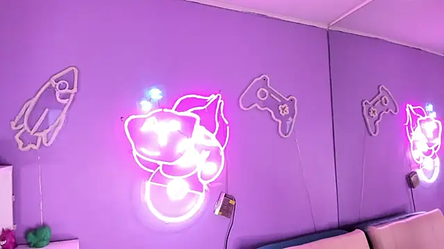 Snapshot of Camiila_Osorio chatting on November 2025 07:14:01 PM Camiila Osorio online show from November 2025 07:14:01 PM