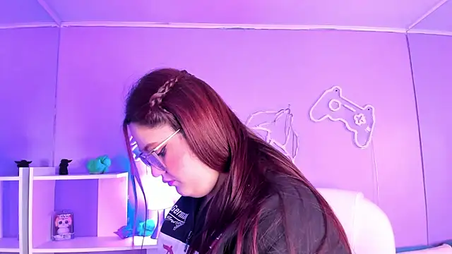 Snapshot of Camiila_Osorio chatting on November 2025 02:50:02 PM Camiila Osorio online show from November 2025 02:50:02 PM