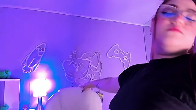 Snapshot of Camiila_Osorio chatting on November 2025 03:22:02 PM Camiila Osorio online show from November 2025 03:22:02 PM