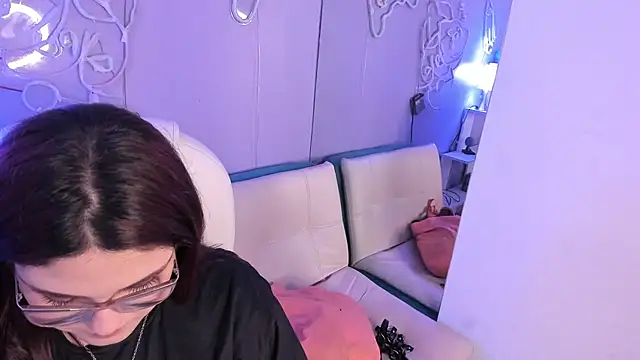 Snapshot of Camiila_Osorio chatting on December 2025 09:20:02 PM Camiila Osorio online show from December 2025 09:20:02 PM