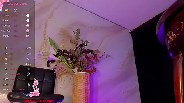 Snapshot of Karla-Ebony chatting on October 2025 02:07:01 PM Karla-Ebony online show from October 2025 02:07:01 PM