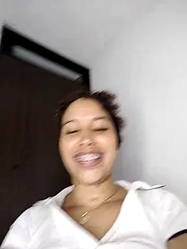 Snapshot of MarieLeon chatting on February 2025 01:05:01 AM MarieLeon online show from February 2025 01:05:01 AM