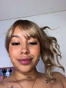 Snapshot of MarieLeon chatting on March 2025 11:09:02 PM MarieLeon online show from March 2025 11:09:02 PM