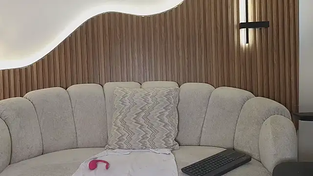 anellejones online show from July 2026 07:24:01 PM