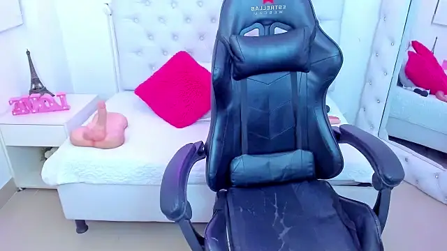 silvana  miller online show from February 2025 07:20:02 PM