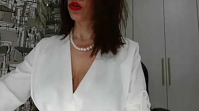 Snapshot of saraxt987 chatting on February 2025 09:56:02 PM saraxt987 online show from February 2025 09:56:02 PM