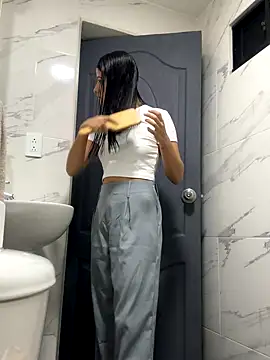 Snapshot of Arilw chatting on October 2025 01:07:01 PM Arilw online show from October 2025 01:07:01 PM