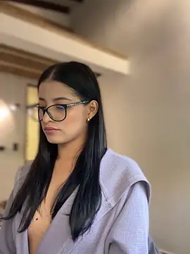 Snapshot of Arilw chatting on November 2025 12:15:01 PM Arilw online show from November 2025 12:15:01 PM