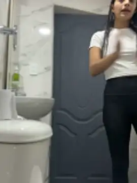 Snapshot of Arilw chatting on November 2025 02:06:01 PM Arilw online show from November 2025 02:06:01 PM