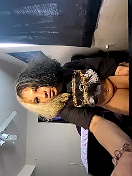 Snapshot of Creolegirl19 chatting on November 2025 07:19:01 PM Creolegirl19 online show from November 2025 07:19:01 PM