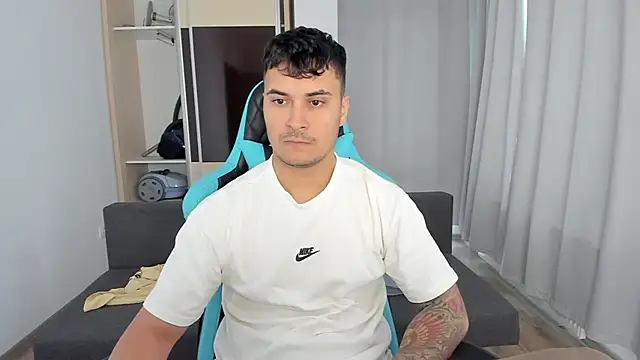 MatMalonne online show from November 2025 07:18:02 AM