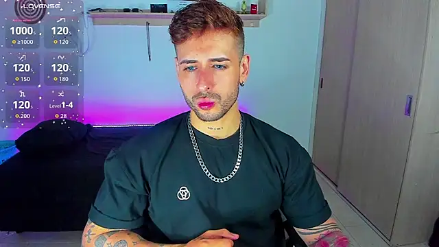 Snapshot of Ares_blue chatting on November 2025 01:22:02 PM Ares blue online show from November 2025 01:22:02 PM