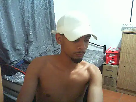 29YOURZ 28  online show from December 2025 08:04:01 PM