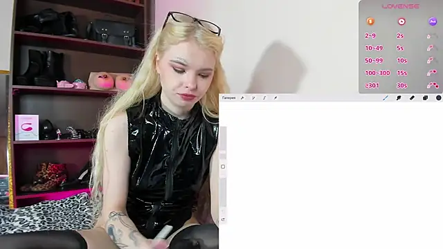 Snapshot of MisssLola chatting on February 2025 02:21:01 PM MisssLola online show from February 2025 02:21:01 PM