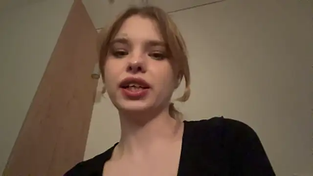 MisssLola online show from April 2026 05:07:01 PM