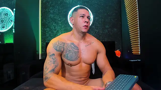 Snapshot of MassimoWalton2 chatting on December 2024 03:04:02 AM MassimoWalton2 online show from December 2024 03:04:02 AM