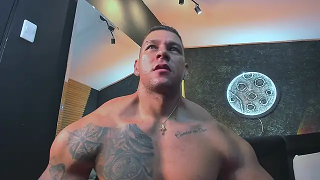 Snapshot of MassimoWalton2 chatting on January 2025 07:17:02 AM MassimoWalton2 online show from January 2025 07:17:02 AM