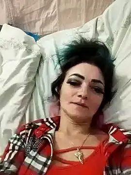 Snapshot of SweetLeila40 chatting on January 2025 01:17:01 AM SweetLeila40 online show from January 2025 01:17:01 AM