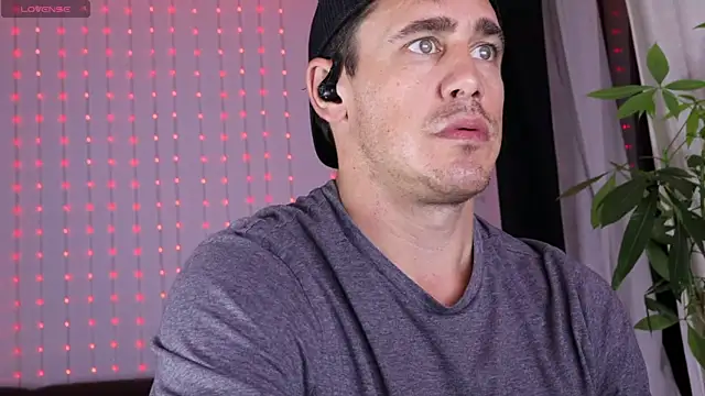 DamienSliick online show from October 2025 03:40:01 AM