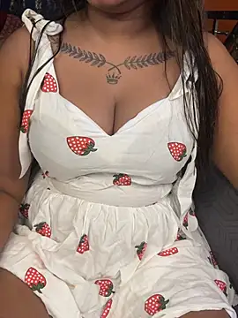 Snapshot of Hot_Urvi chatting on July 2026 04:39:01 PM Hot Urvi online show from July 2026 04:39:01 PM