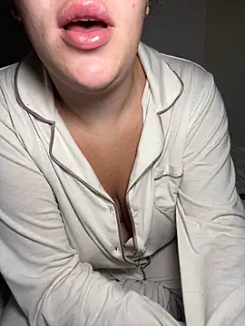 Snapshot of lilylush24 chatting on February 2025 03:24:01 AM lilylush24 online show from February 2025 03:24:01 AM