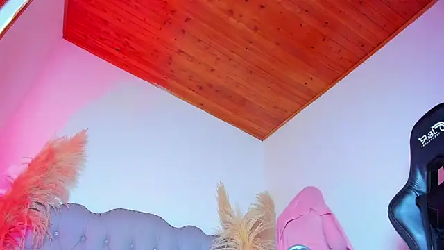 Tahiraa  online show from April 2026 01:23:01 PM