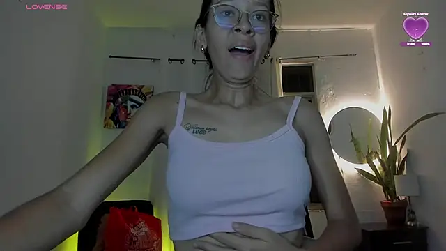 Snapshot of Sophie_sweett19 chatting on February 2026 01:18:02 AM Sophie sweett19 online show from February 2026 01:18:02 AM