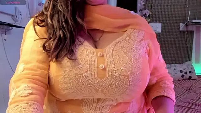 Snapshot of Gulabi_Queen chatting on March 2025 06:21:02 AM Gulabi Queen online show from March 2025 06:21:02 AM