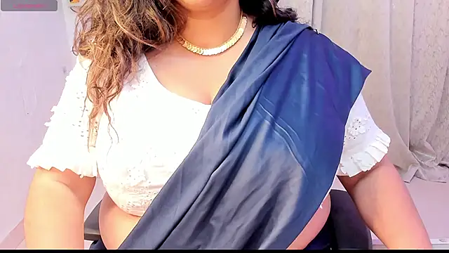 Snapshot of Gulabi_Queen chatting on September 2025 04:01:02 PM Gulabi Queen online show from September 2025 04:01:02 PM