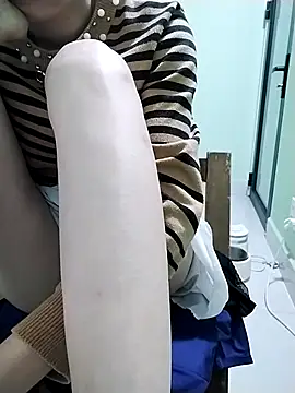 Snapshot of Nana-Cool69 chatting on November 2025 11:07:02 PM Nana-Cool69 online show from November 2025 11:07:02 PM