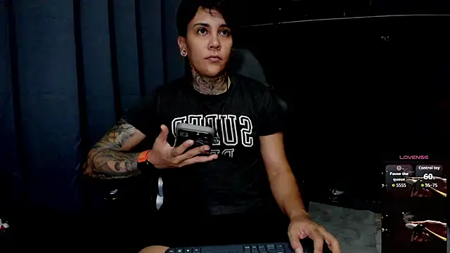 ZhoeStrong online show from November 2025 08:51:01 PM