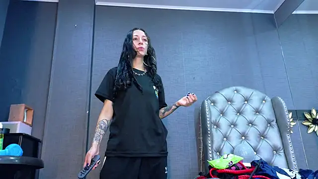 Snapshot of LusstCruella chatting on December 2025 03:40:02 PM LusstCruella online show from December 2025 03:40:02 PM