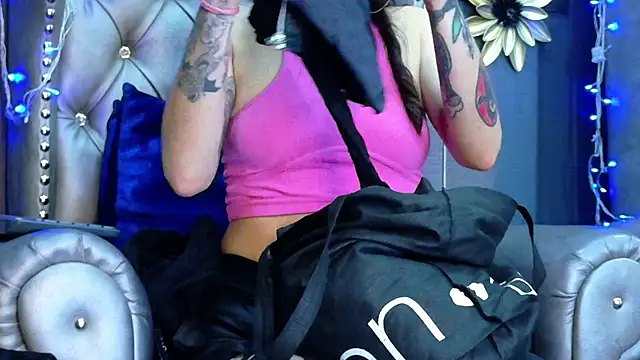 Snapshot of LusstCruella chatting on December 2025 02:46:01 PM LusstCruella online show from December 2025 02:46:01 PM