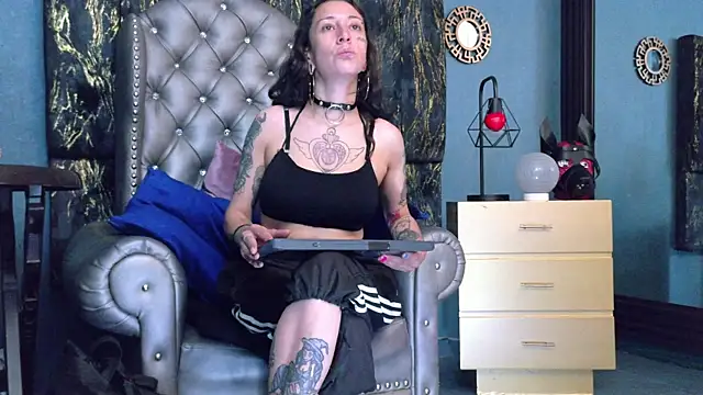 LusstCruella online show from April 2026 12:17:01 PM