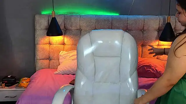 Laia and Aloby online show from January 2025 06:28:01 PM